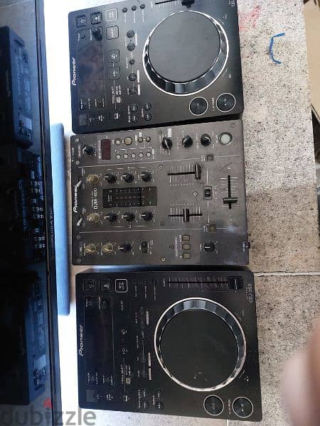 Dj equipment 0