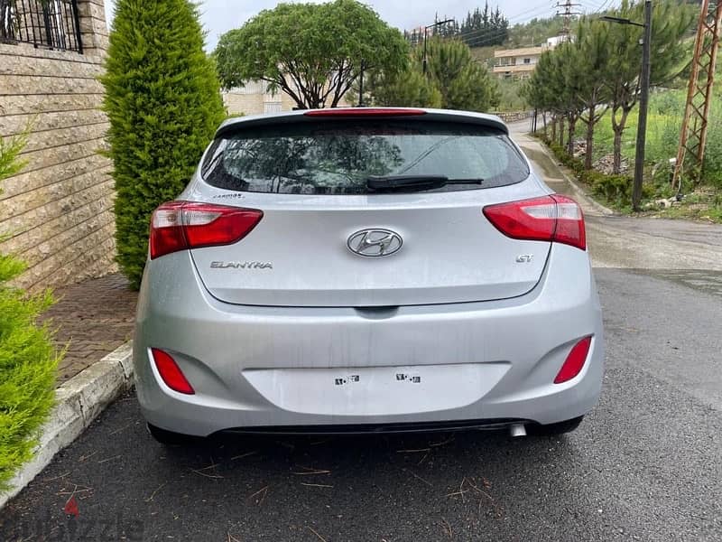 Hyundai Elantra GT 2015 1