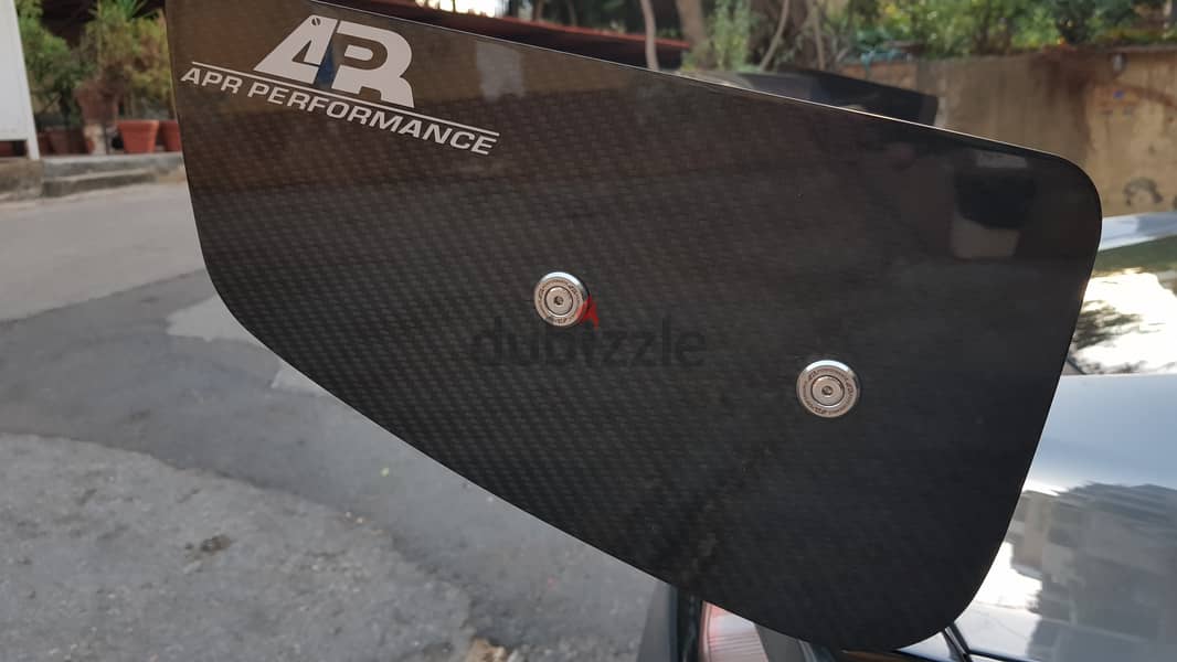 APR GTC 300 carbon fiber wing 2