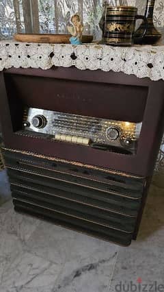 Antique radio 0