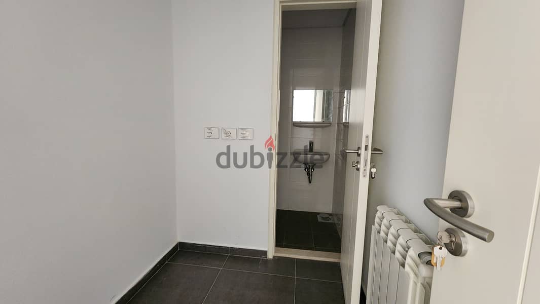 Apartment for sale in Louaizeh شقة للبيع في منطقة الويزه 5