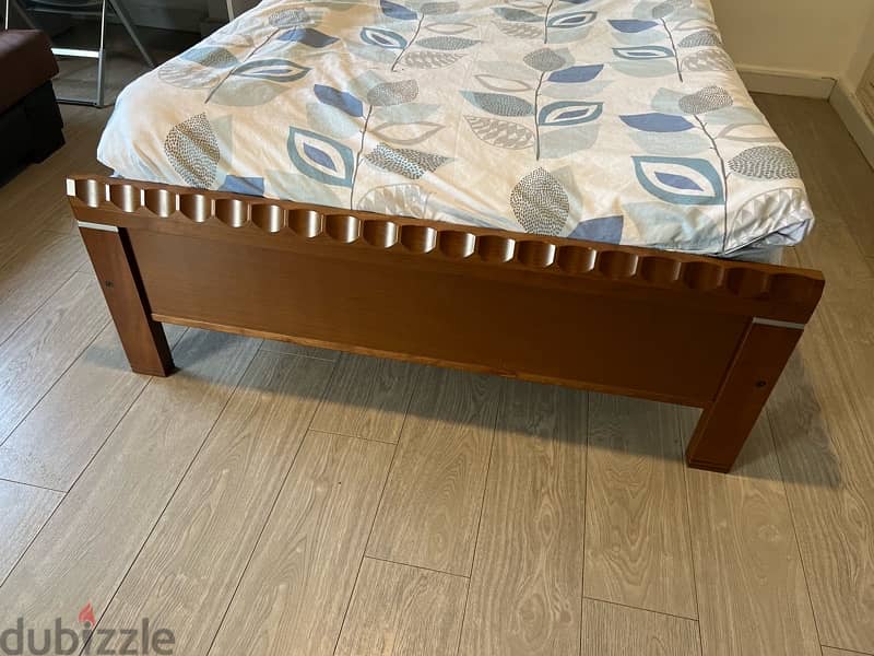 bed 1.20x2.00m like new 3