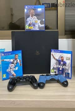 ps4 pro very good condition with 2 controllers with 4 games 0