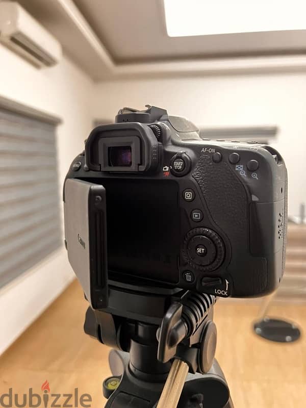 CANON 80D (LIKE NEW) 3