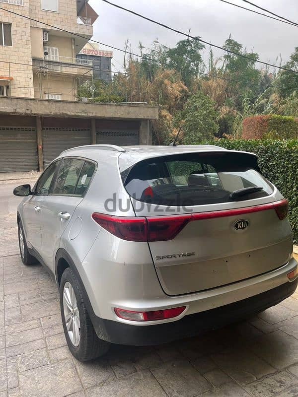 Kia Sportage 2017 silver 71000km 4