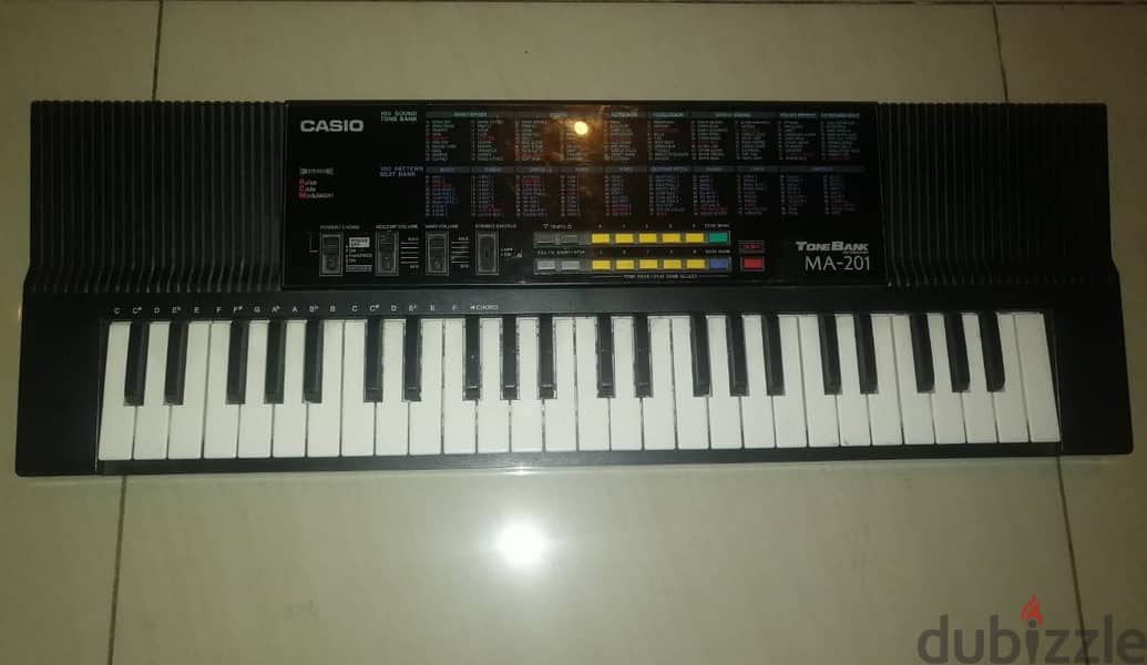 Casio Tonebank SA-201 keyboard works on 6 AA batteries or 9v adapter 0