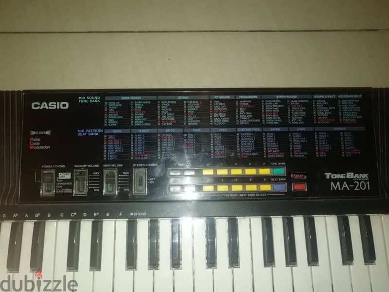 Casio Tonebank SA-201 keyboard works on 6 AA batteries or 9v adapter 1