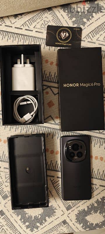 Honor Magic V6 Pro 875$