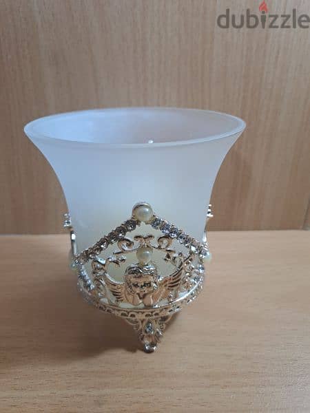 Decoration items , in excellent conditon, ceramic and crystal 2