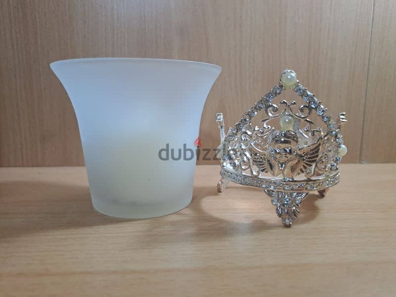 Decoration items , in excellent conditon, ceramic and crystal 10