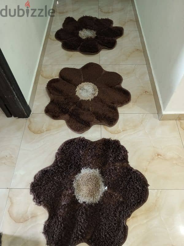 3 carpets used 0