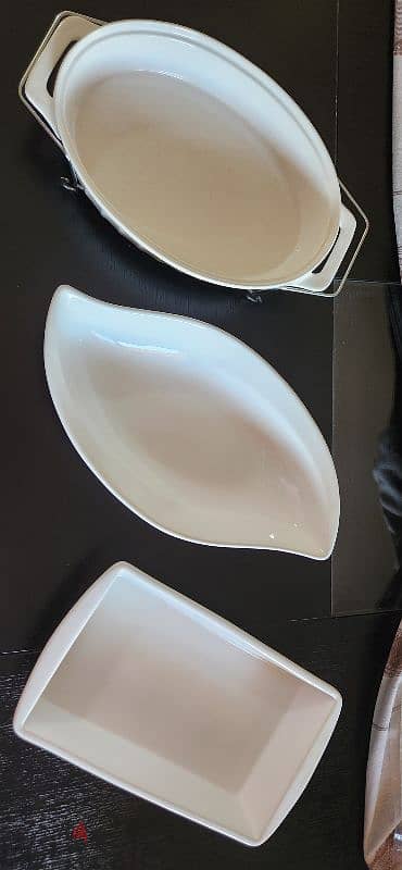 Serving plates white porcelaine