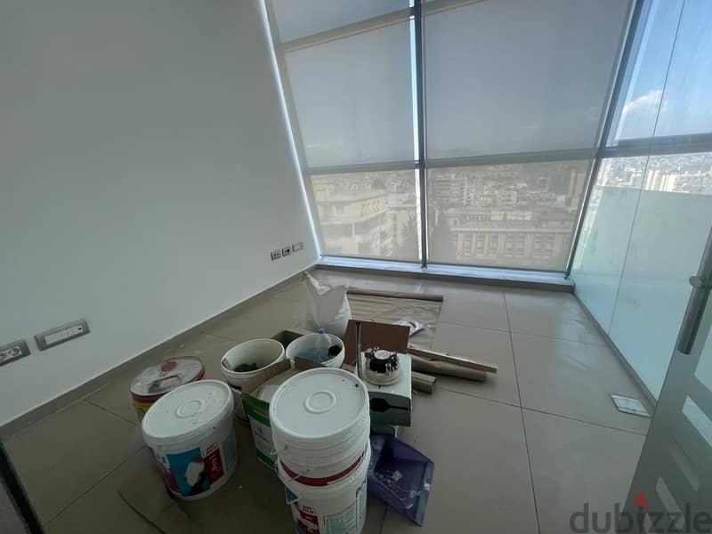 Office for Sale in Badaro مكتب واسع للبيع في بدارو 3