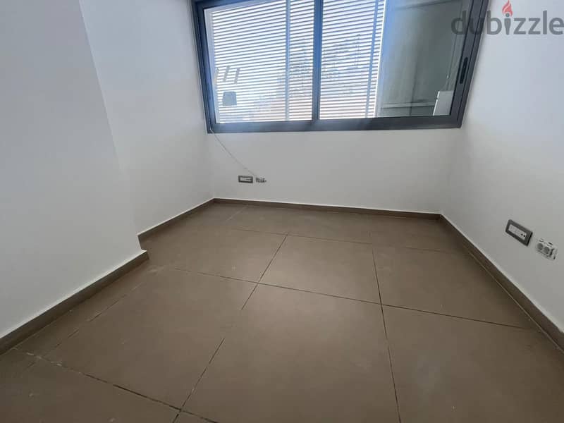 Office for Sale in Badaro مكتب واسع للبيع في بدارو 9