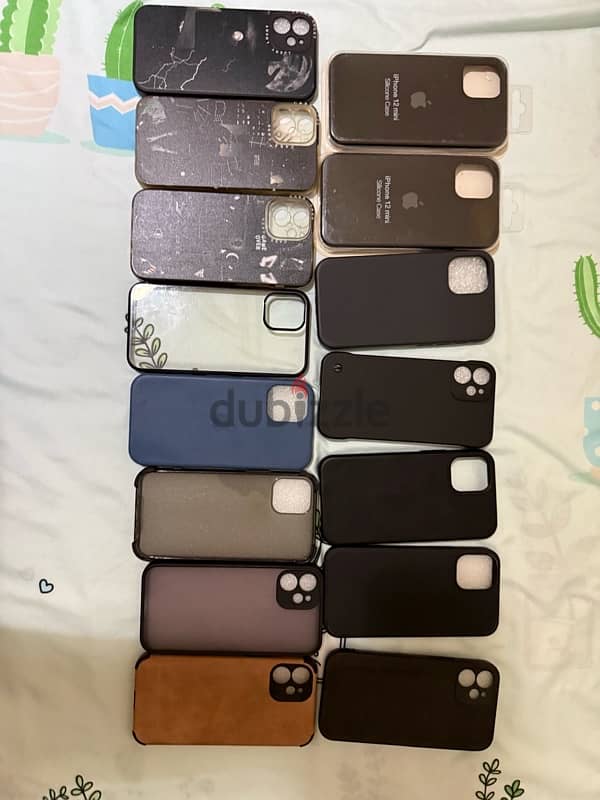 Iphone 12 mini 64GB Never Repaired With original charger + 15 Covers 8