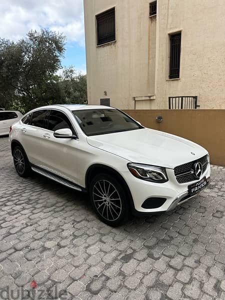 Mercedes GLC 300 coupe 4matic 2017 white on black (clean carfax) 2