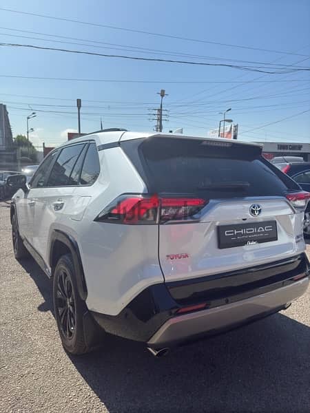 Toyota RAV4 Prime 2023 8