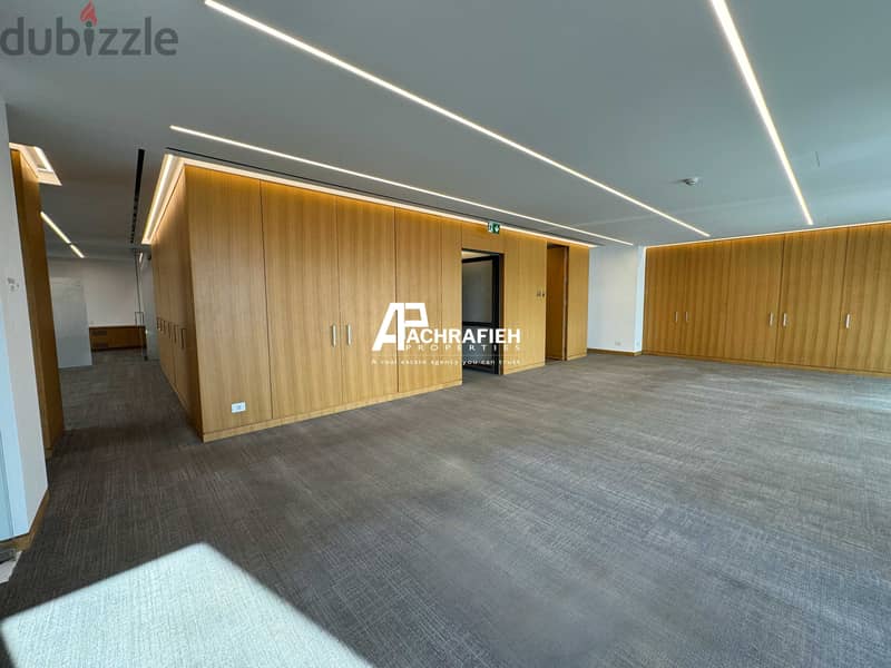 Office for Rent In Achrafieh - مكتب للإجار في الأشرفية 2