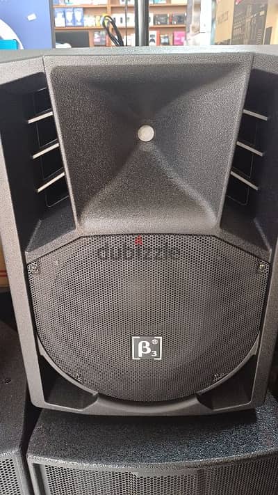 powered speaker b3 15 inch new in box