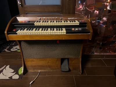 piano old