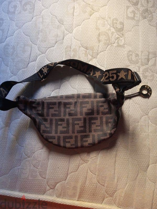 original brand new Fendi belt bag made in italy/شنطه بطن فندي أيطاليه 2