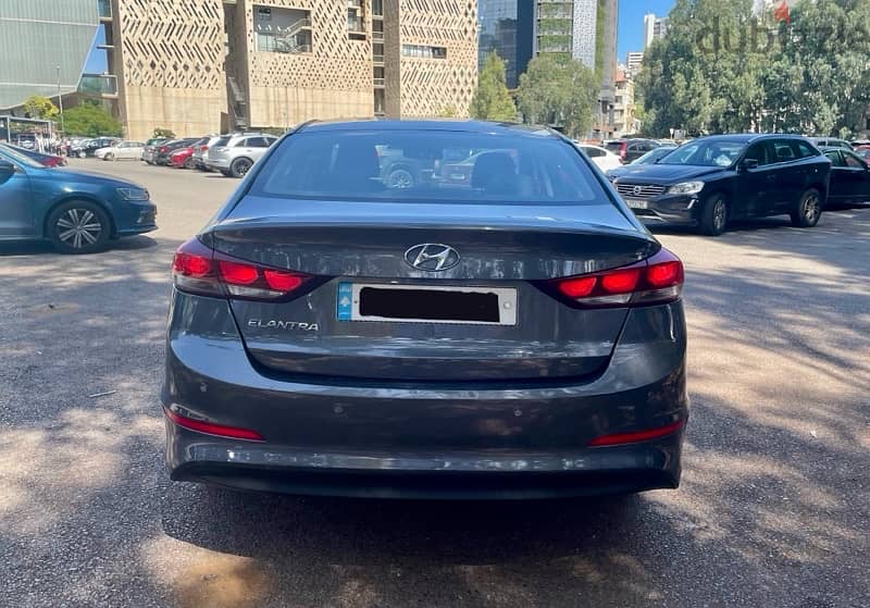 Hyundai Elantra 2019 (company source)(like factory) 3