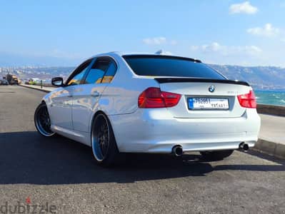 BMW 3-Series 2011