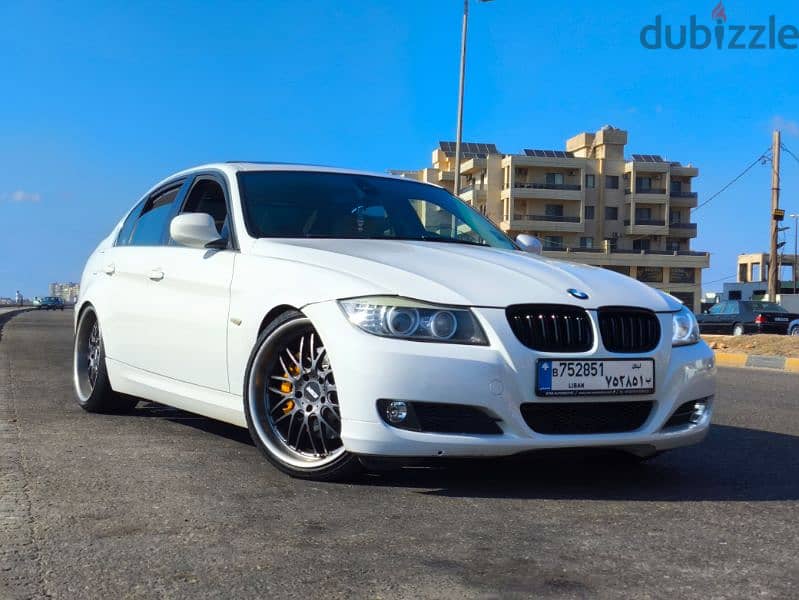 BMW 3-Series 2011 1