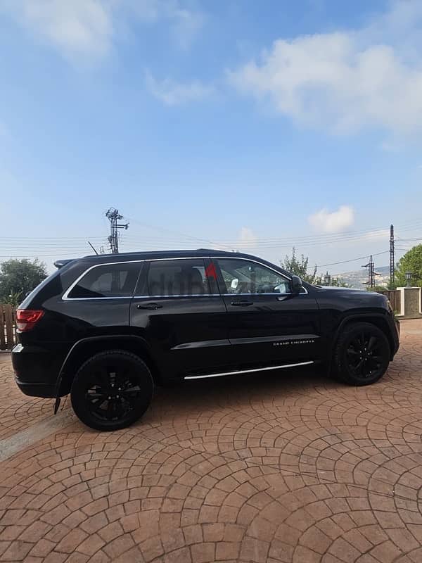 Jeep Grand Cherokee 2012-Altitude black edition 3