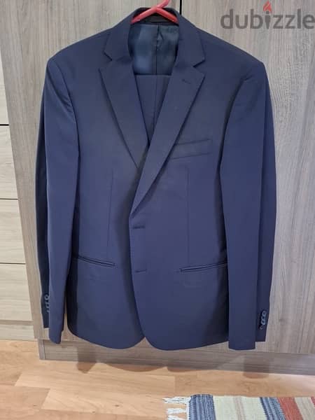 5 Used Suits In Good Condition   ٥ بدلات مستعملة 0