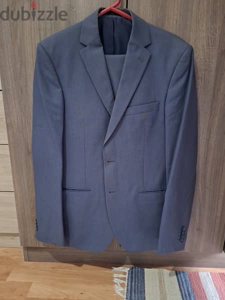 5 Used Suits In Good Condition   ٥ بدلات مستعملة 1