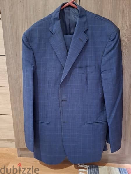 5 Used Suits In Good Condition   ٥ بدلات مستعملة 2