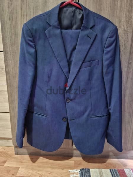 5 Used Suits In Good Condition   ٥ بدلات مستعملة 4