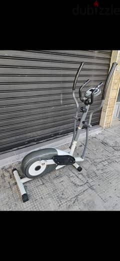 Elliptical machine like new holds up to 115kg for 170$ 0