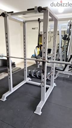 Squat rack & metal cage used very good quality 400$ 0