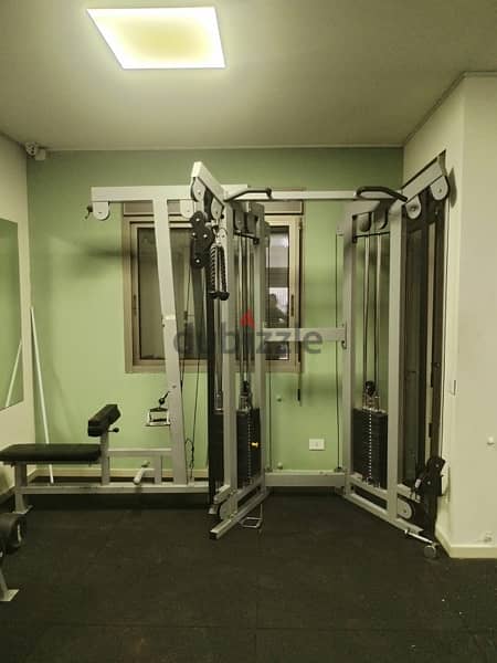 V cross & Lat- row machine like new 1400$ 1