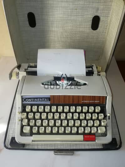 Vintage Continental Arabic typewriter (Dactelo) still in good working