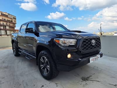 Toyota Tacoma sport 2018 like new