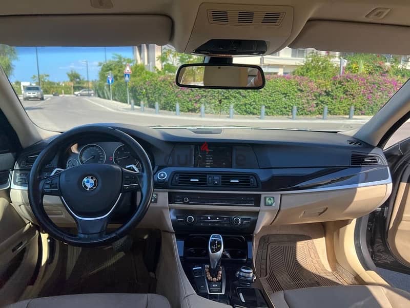 BMW 5-Series 2012 9