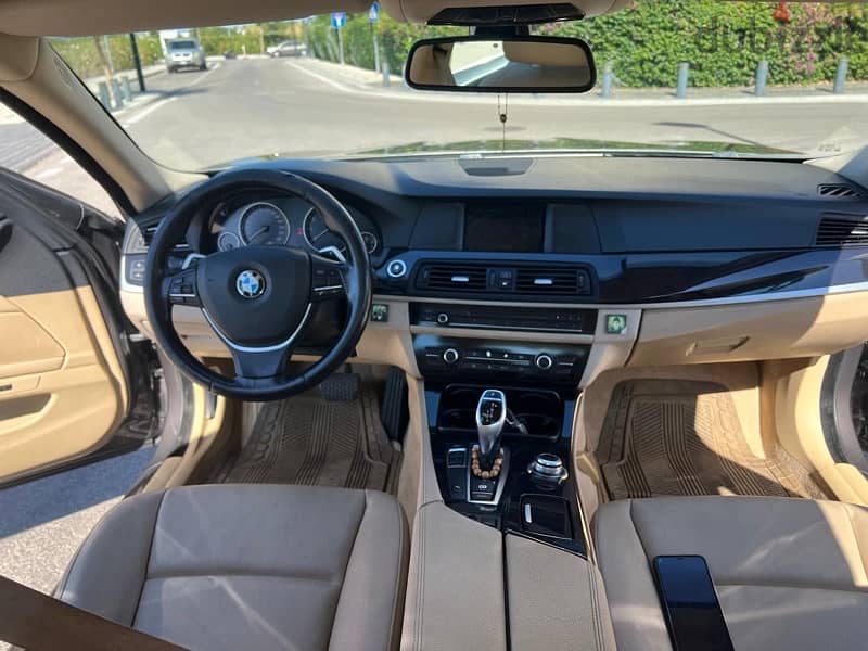 BMW 5-Series 2012 11