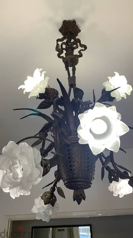 Used Chandeliers with perfect condition / ثريات مستعملة بحالة ممتازة 1