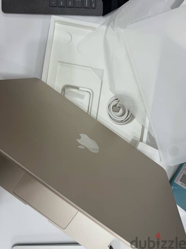 Macbook Air M3 2024 starlight color with apple warranty 4