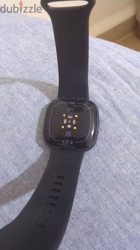 Fitbit versa 4 like new 1