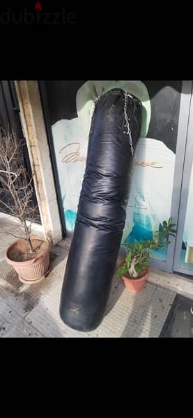 Boxing bag 1.9 m used like new for 70$