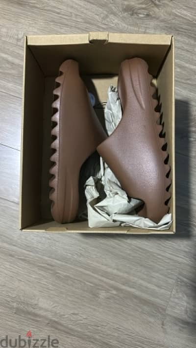 Yeezy Slides 43 new authentic