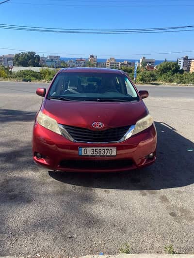 Toyota Sienna 2011