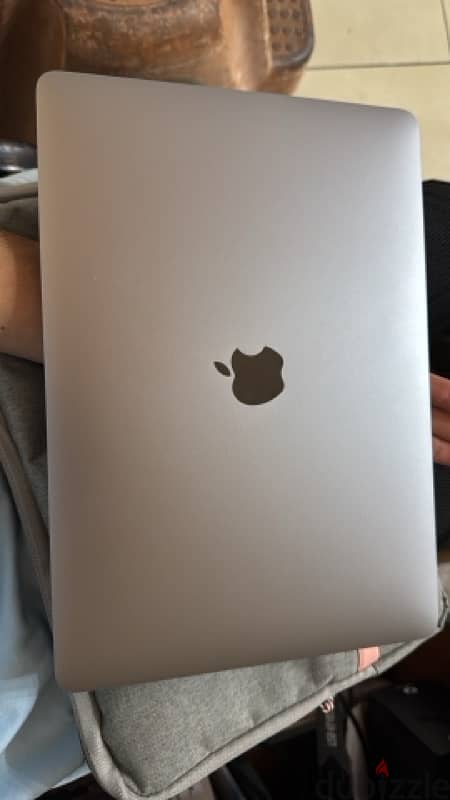 Macbook pro m2 13 inch 256gb 1