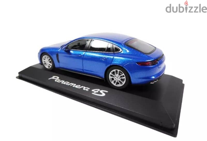 Porsche Panamera 4S diecast car model 1;43. 2