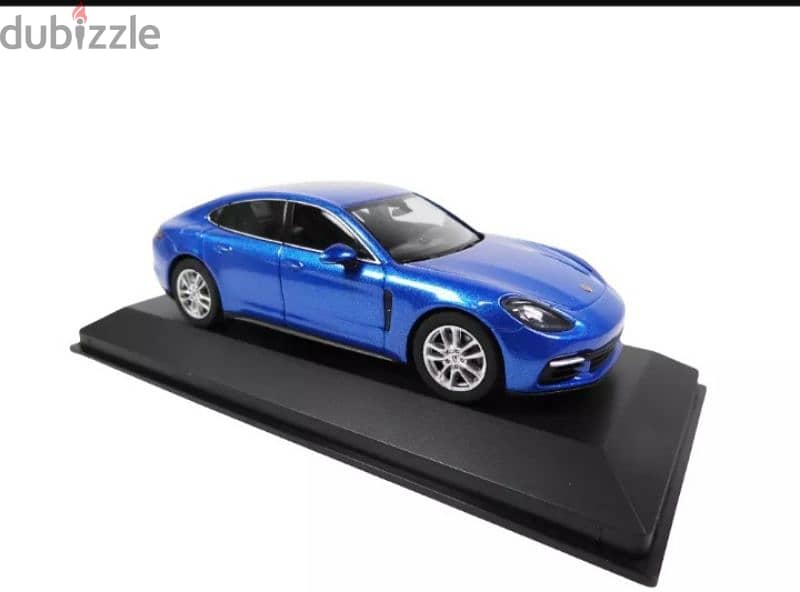 Porsche Panamera 4S diecast car model 1;43. 3