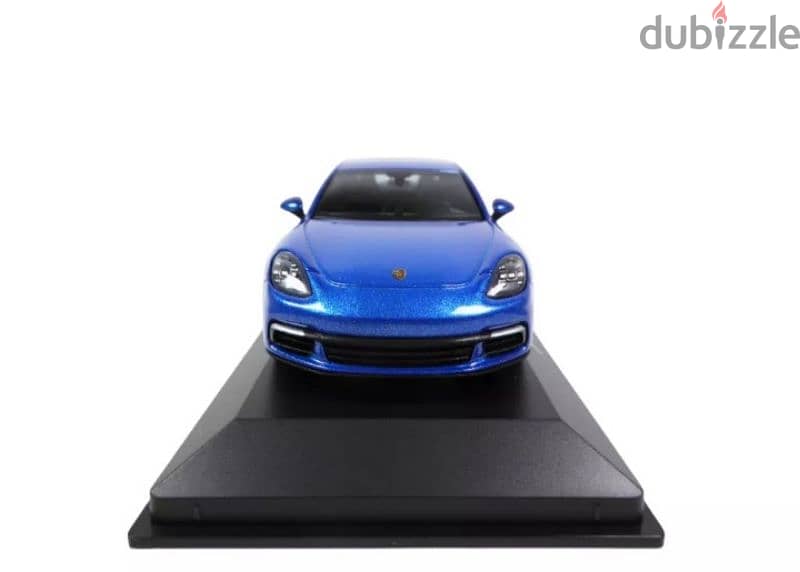 Porsche Panamera 4S diecast car model 1;43. 4